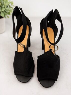 ✨ Chic Black Block Heel Sandals – Gold Ring Detail ✨